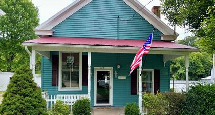 House near Osage River Ideal for Group Getaways & Special Events, Sleeps up to 8