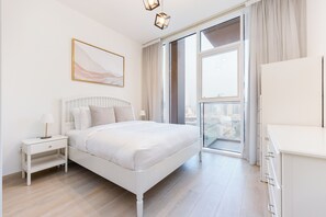 Appartement familial, balcon, vue sur la ville | Coffre-fort, fer et planche à repasser, accès au Wi-Fi (inclus)