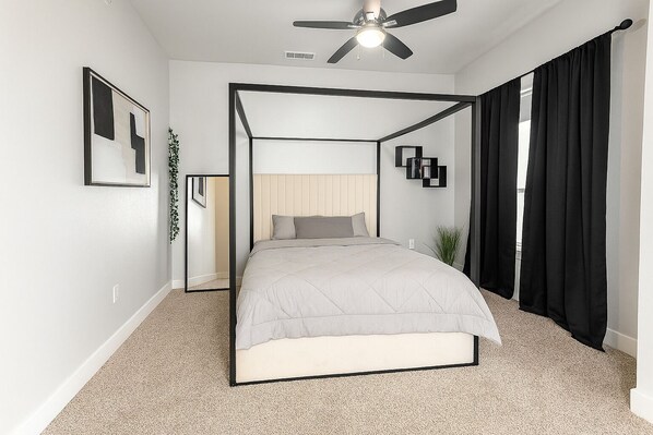 2 makuuhuonetta, tallelokero huoneessa, silitysrauta/-lauta, Wi-Fi