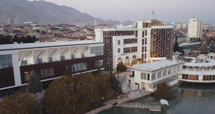Charming 2-bedroom apartment in lovely Khujand with AC, WiFi