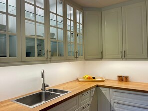 Micro-ondes, four, plaque de cuisson, lave-vaisselle