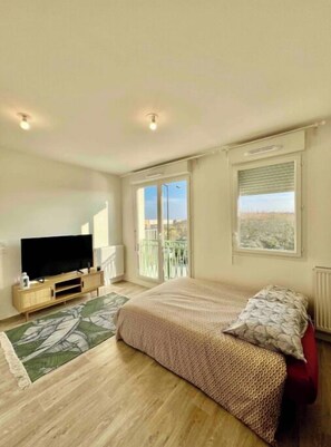 1 chambre, bureau, fer et planche à repasser, Wi-Fi gratuit