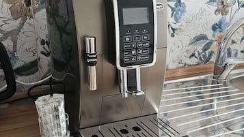 Kaffee und/oder Kaffeemaschine