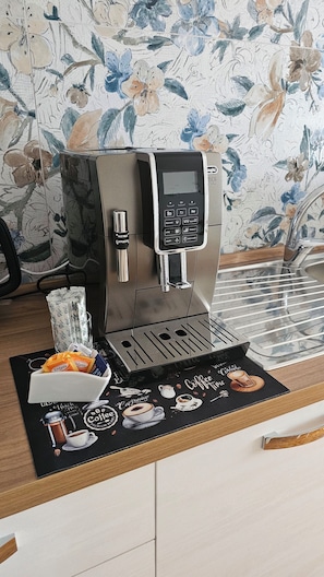 Kaffee und/oder Kaffeemaschine
