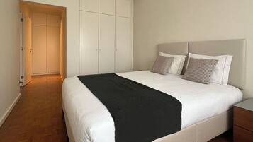 2 habitaciones, tabla de planchar con plancha, wifi y ropa de cama