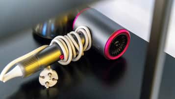 Dusche, HandtĂŒcher, Seife, Shampoo