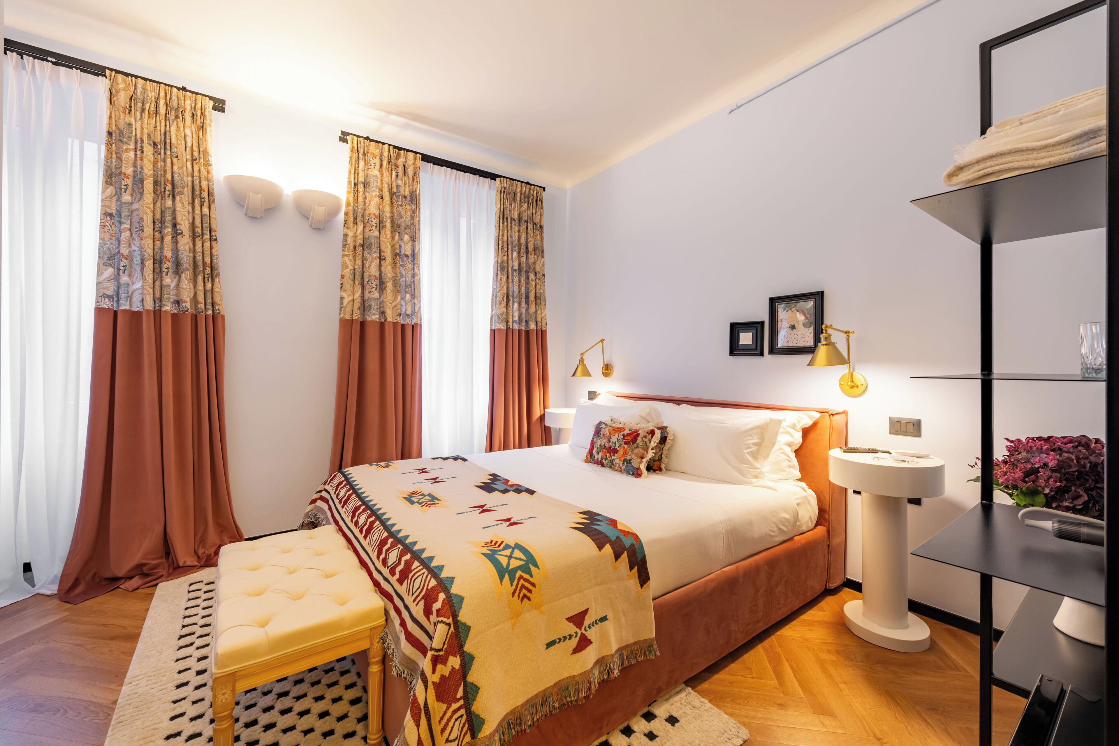 Camera Deluxe | Una scrivania, Wi-Fi gratuito