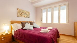 3 bedrooms, iron/ironing board, free WiFi, bed sheets - Apartment with patio in Cádiz downtown (Cadiz)