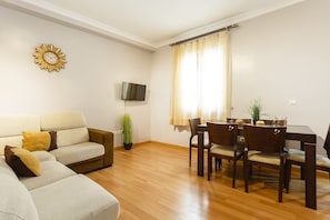 Smart TV - Apartment with patio in Cádiz downtown (Cadiz)