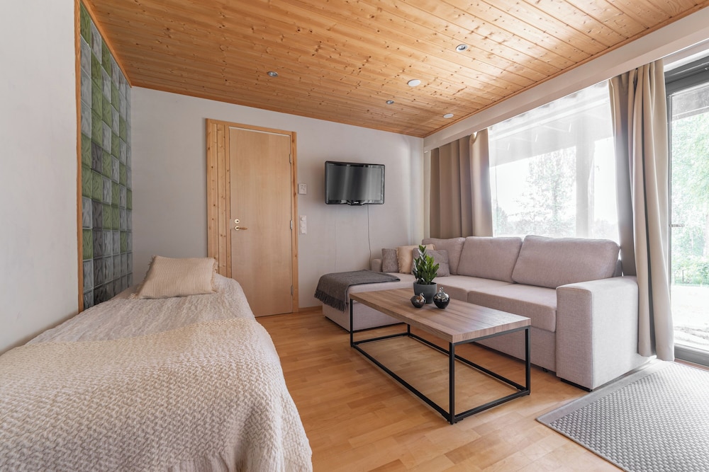 Scenic Lakeside Cabin In Tahko - Hot Tub 4