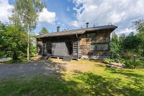 Front of property - Scenic Lakeside Cabin in Tahko - Hot Tub (Tahkovuori)