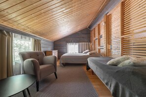 Classic Chalet, Courtyard View | Laptop workspace, travel crib, free WiFi, bed sheets - Scenic Lakeside Cabin in Tahko - Hot Tub (Tahkovuori)