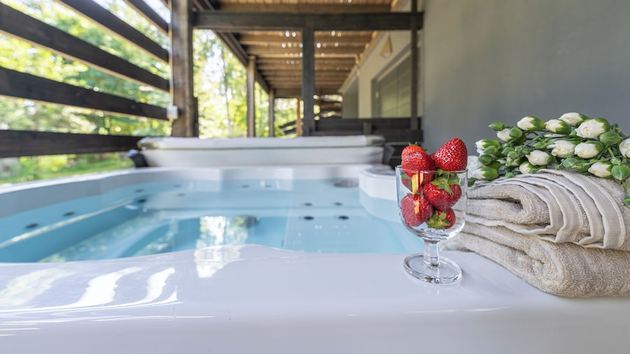 Scenic Lakeside Cabin in Tahko - Hot Tub