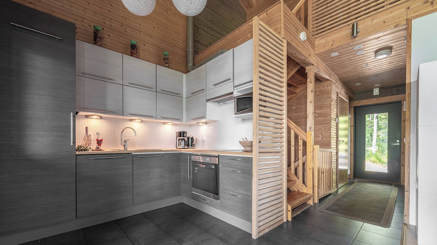 Scenic Lakeside Cabin in Tahko - Hot Tub