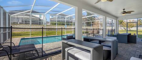 Alberca al aire libre y alberca climatizada