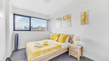 3 habitaciones, tabla de planchar con plancha, wifi y ropa de cama