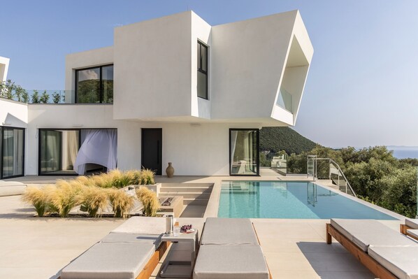 Villa, Smoking | Exterior