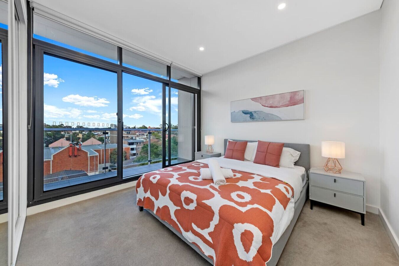 Iron/ironing board, WiFi, bed sheets