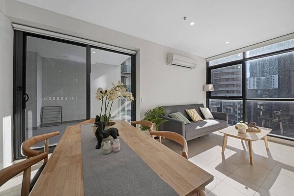 Interior - Parkes Street Convenient Two-Bedroom (Harris Park)
