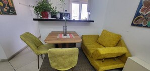 Felles sovesal, 1 soverom, røyk, balkong | Oppholdsrom