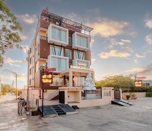 Front of property - Travinities Hotel Shree Ji Palace (Ujjain)