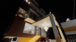 Front of property - Travinities Hotel Shree Ji Palace (Ujjain)