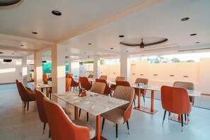 Restaurant - Travinities Hotel Shree Ji Palace (Ujjain)