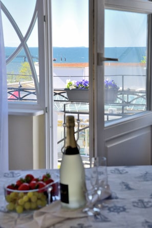 Double Room | In-room safe, blackout curtains, free WiFi