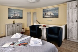 In-room safe, blackout drapes, free WiFi