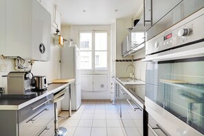 Appartement | Cuisine privée | Réfrigérateur, un four, surface de cuisson, lave-vaisselle