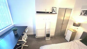 1 bedroom, desk, iron/ironing board, WiFi