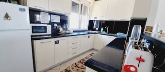 Room-6- Twin Room With City View