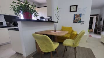 Shared Dormitory, 1 Bedroom, Smoking, Balcony | Dining room