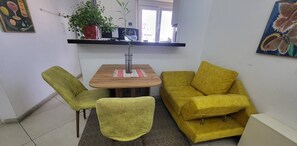 Dortoir Partagé, 1 chambre, fumeur, balcon | Salle de séjour