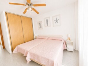 2 bedrooms, iron/ironing board, bed sheets
