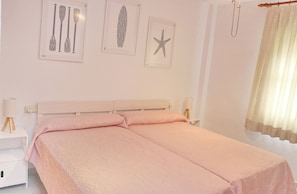 2 bedrooms, iron/ironing board, bed sheets