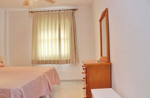 2 bedrooms, iron/ironing board, bed sheets