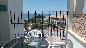 Outdoor dining - Apartamento Las Tres Piedras Conil (conil de la frontera)