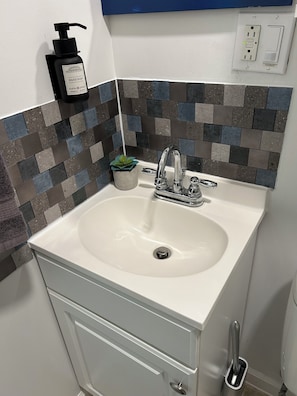 Handtücher, Seife, Toilettenpapier