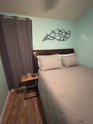 2 bedrooms, desk, iron/ironing board, WiFi