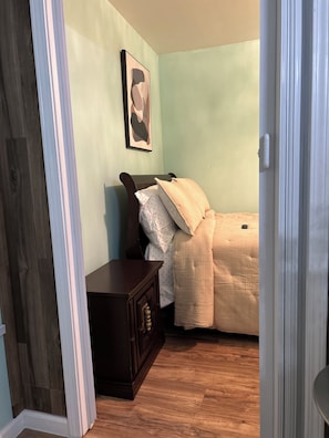 2 Schlafzimmer, Schreibtisch, Bügeleisen/Bügelbrett, WLAN