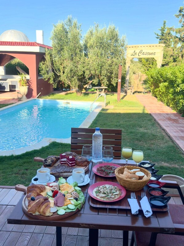 Breakfast meal - La Cascina (Sidi Bou Ali)