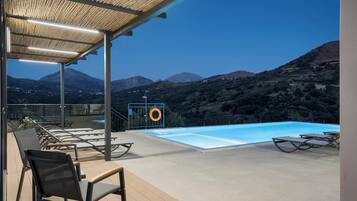 Seasonal outdoor pool, pool umbrellas, sun loungers