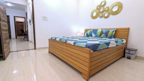 3 chambres, fer et planche à repasser, Wi-Fi, draps fournis