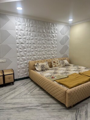 5 bedrooms, WiFi, bed sheets