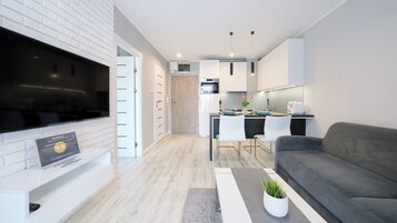 Apartamento (27A) | Zona de estar | Una televisión de pantalla plana