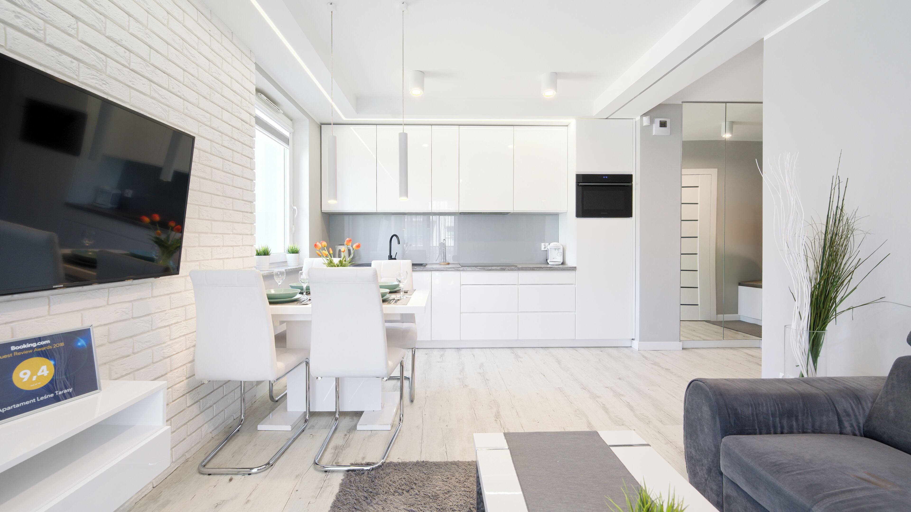 Apartment (26E) | In-room dining