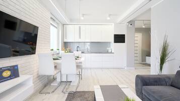 Apartment (26E) | In-room dining