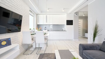 Apartment (26E) | In-room dining