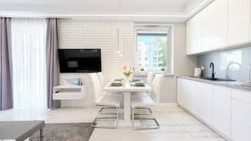 Apartment (26E) | Dapur peribadi | Peti sejuk, dapur, cerek elektrik